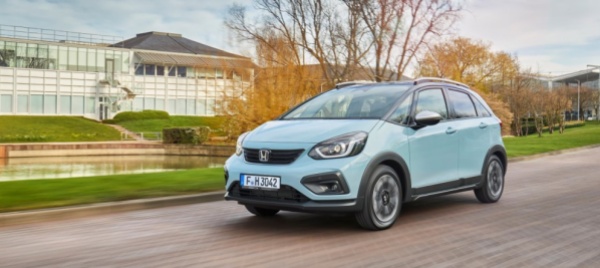 honda-jazz-crosstar-ibrida-dal-sapore-suv