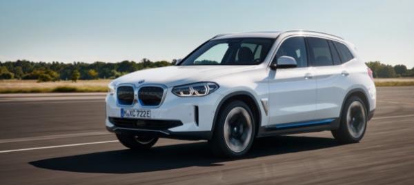 bmw-ix3-versatilita-elettrica-con-dinamismo
