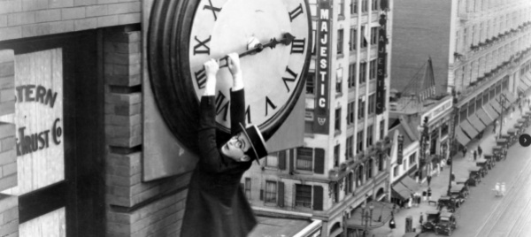 sullo-schermo-harold-lloyd-lo-accompagna-l-osi