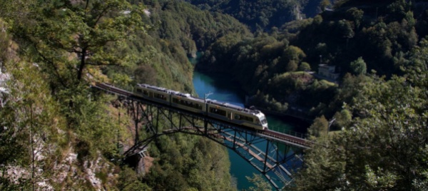 vigezzina-centovalli-la-ferrovia-strizza-l-occhio-ai-grandi-eventi
