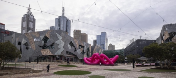 a-melbourne-restano-tutti-o-quasi-chiusi-in-casa