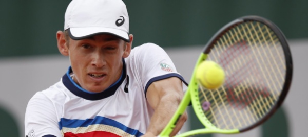 e-il-tampone-positivo-a-fermare-alex-de-minaur