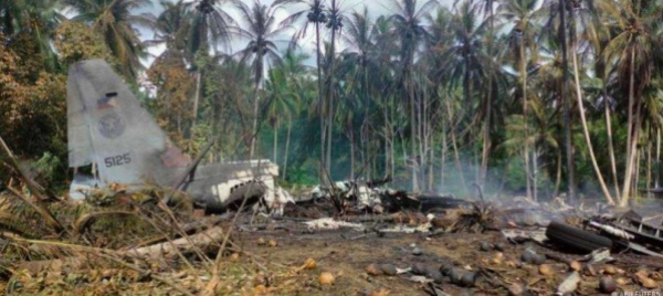 si-schianta-aereo-militare-nelle-filippine-almeno-45-morti