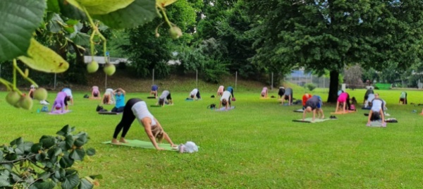 lo-yoga-al-parco-urbano-di-bellinzona
