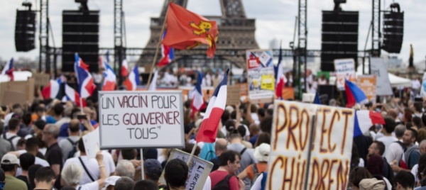 covid-19-in-francia-via-libera-all-estensione-del-pass-sanitario