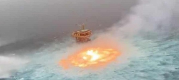 messico-si-rompe-un-gasdotto-un-occhio-di-fuoco-in-mare