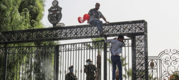 le-purghe-di-saied-preoccupano-la-tunisia