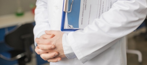 lombardia-si-stringe-il-cerchio-attorno-ai-sanitari-no-vax