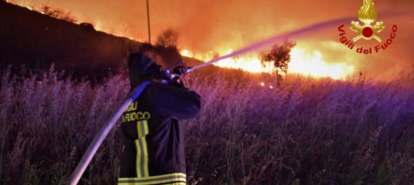 sicilia-in-fiamme-il-gran-caldo-alimenta-i-roghi
