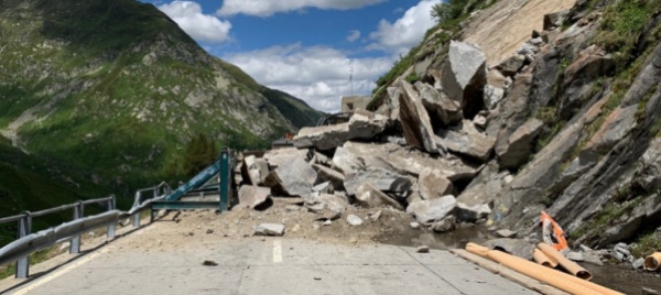 la-strada-del-lucomagno-dovrebbe-riaprire-domani-alle-12