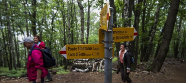parcheggi-sulla-strada-per-il-ponte-tibetano-l-mps-chiede-lumi