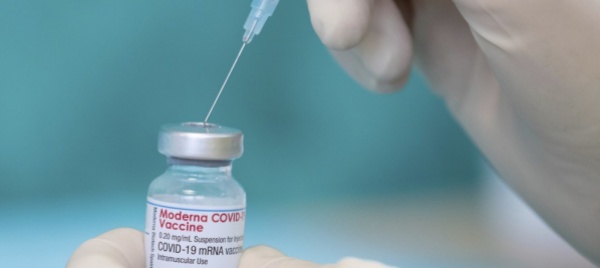 pfizer-e-moderna-efficaci-su-reinfezioni-e-sintomi