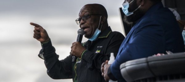 zuma-si-arrende-in-carcere-l-ex-presidente-del-sudafrica