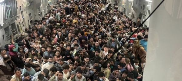 kabul-e-la-foto-in-aereo-simbolo-della-fuga