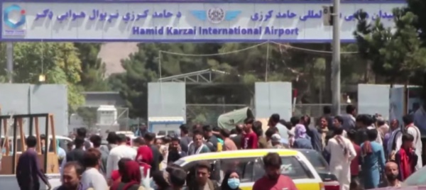 afghanistan-due-persone-precipitano-da-aereo-decollato