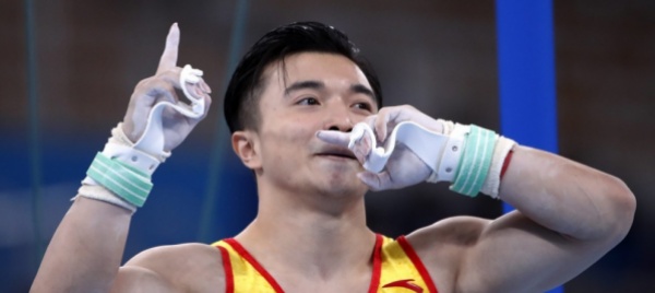 liu-yang-si-copre-d-oro-negli-anelli