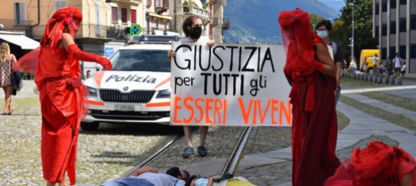 extinction-rebellion-manifesta-contro-lo-specismo