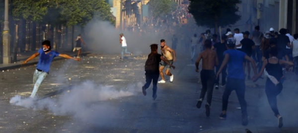scoppia-la-rabbia-a-beirut-scontri-e-decine-di-feriti