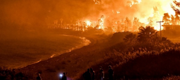 il-fuoco-si-allarga-nel-mediterraneo-paura-in-grecia