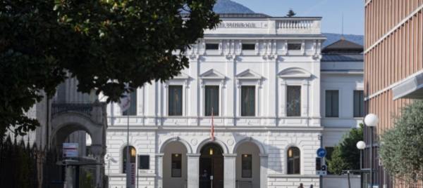 truffa-per-centinaia-di-milioni-di-franchi-condannata-a-45-mesi