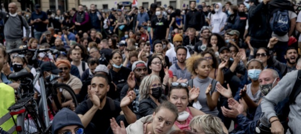 covid-in-francia-proseguono-le-proteste-contro-il-green-pass