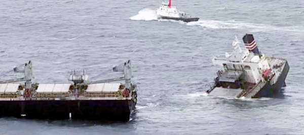 cargo-si-spezza-in-due-petrolio-in-mare