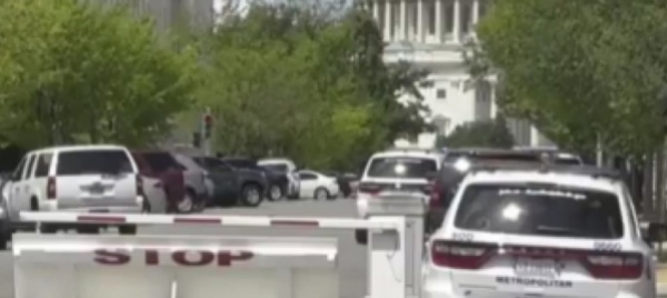 allarme-bomba-a-capitol-hill-in-diretta-facebook
