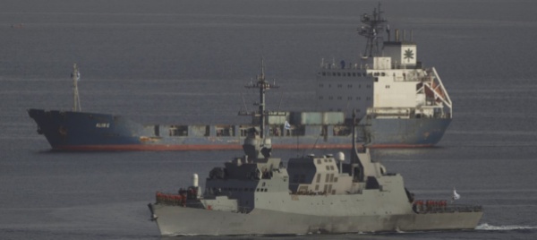 usa-e-gb-l-iran-paghera-per-la-nave-colpita