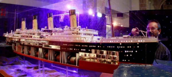 usa-crolla-iceberg-in-un-museo-dedicato-al-titanic-3-feriti