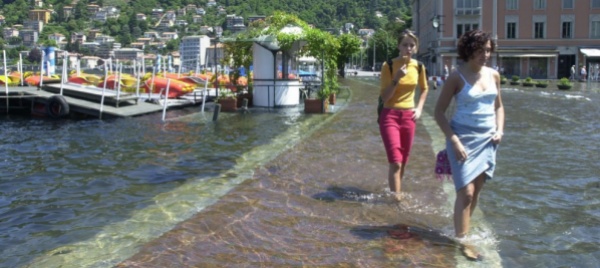 maltempo-il-lago-di-como-e-esondato