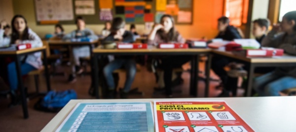 si-torna-a-scuola-con-le-mascherine-solo-per-due-settimane