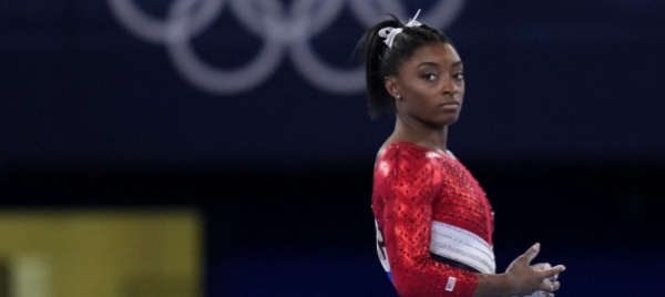 simone-biles-in-lizza-nella-finale-della-trave