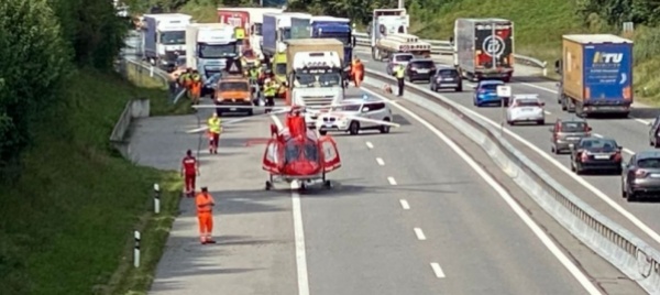 auto-tampona-camion-sull-a2-a-coldrerio-un-ferito-grave