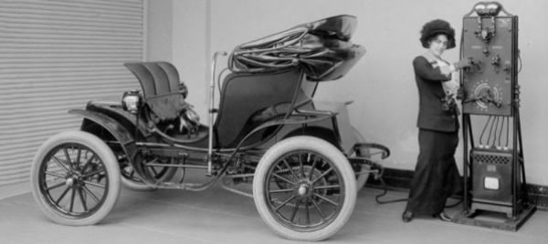 nuove-correnti-noi-il-futuro-e-le-auto-elettriche