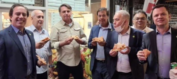 bolsonaro-a-ny-pizza-in-strada-perche-non-vaccinato