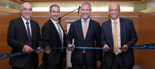 taglio-del-nastro-per-il-rinnovato-credit-suisse-di-chiasso