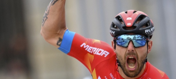 sonny-colbrelli-sul-podio-continentale-sesto-hirschi