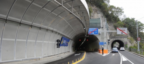 dogana-oria-valsolda-riaperta-dopo-il-crollo-di-pannelli