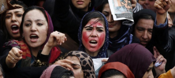 a-kabul-le-donne-non-tornano-al-lavoro-state-a-casa
