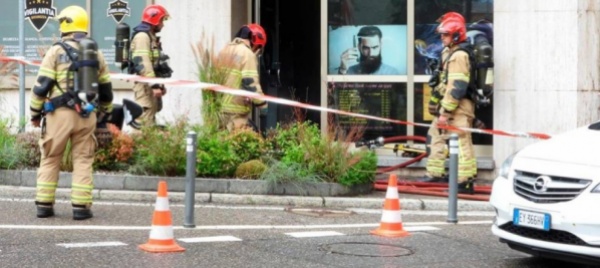 in-fiamme-un-salone-ad-agno