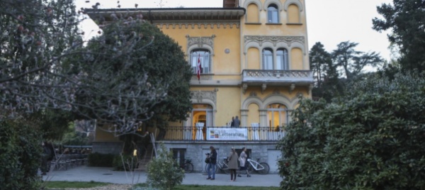 salotto-lampo-sonoro-le-domande-da-sinistra