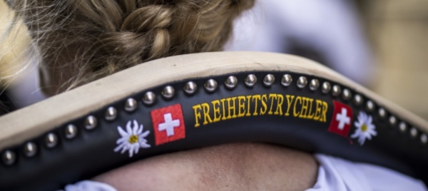 covid-tremila-oppositori-alle-restrizioni-manifestano-a-uster