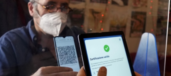 l-italia-verso-il-green-pass-per-i-lavoratori-pubblici-e-privati