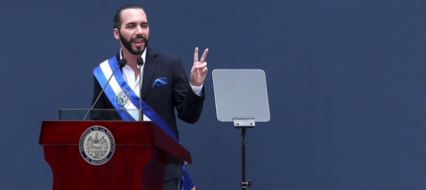 il-presidente-di-el-salvador-si-dichiara-dittatore-su-twitter