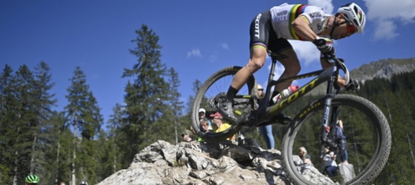 una-foratura-nega-il-33esimo-acuto-a-schurter