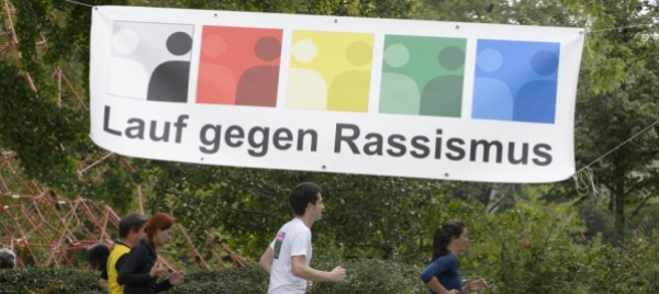 in-svizzera-complottismo-e-razzismo-vanno-a-braccetto