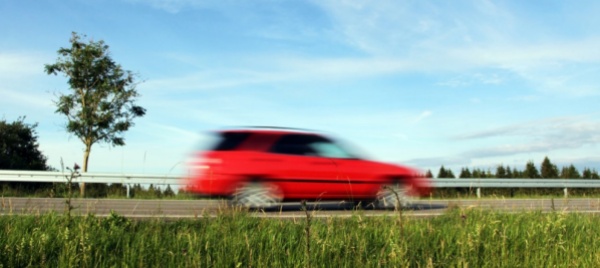 anche-se-scappa-non-si-e-autorizzati-a-correre-in-auto