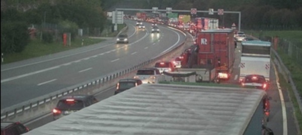 incidente-sull-a2-a-melano-in-direzione-nord-code-e-ritardi