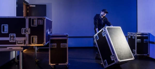 si-accendono-le-luci-qui-sul-palco-i-service-audio-resistono