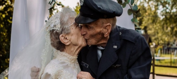 nel-1944-non-c-era-tempo-77-anni-dopo-si-risposano-con-foto